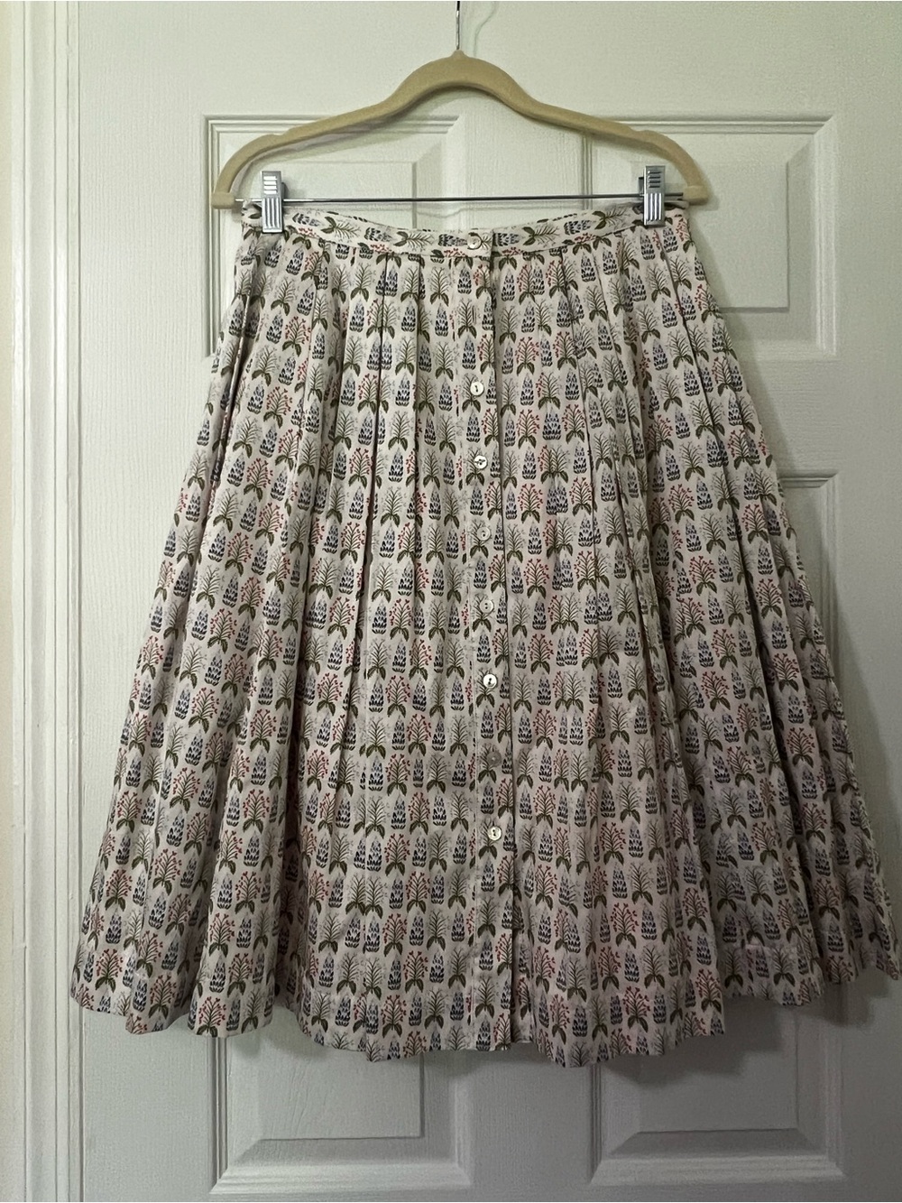 Brooks Brothers Boutique Floral Print Button-Front Pleated Skirt - Cream